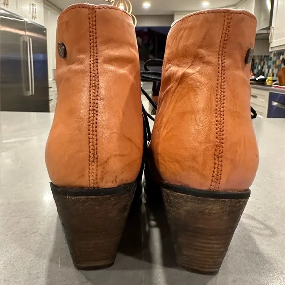 Grotesque booties - Picture 3 of 11